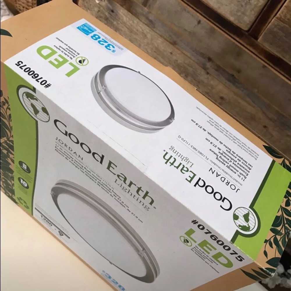 Good Earth LED light - Picture 2 of 4